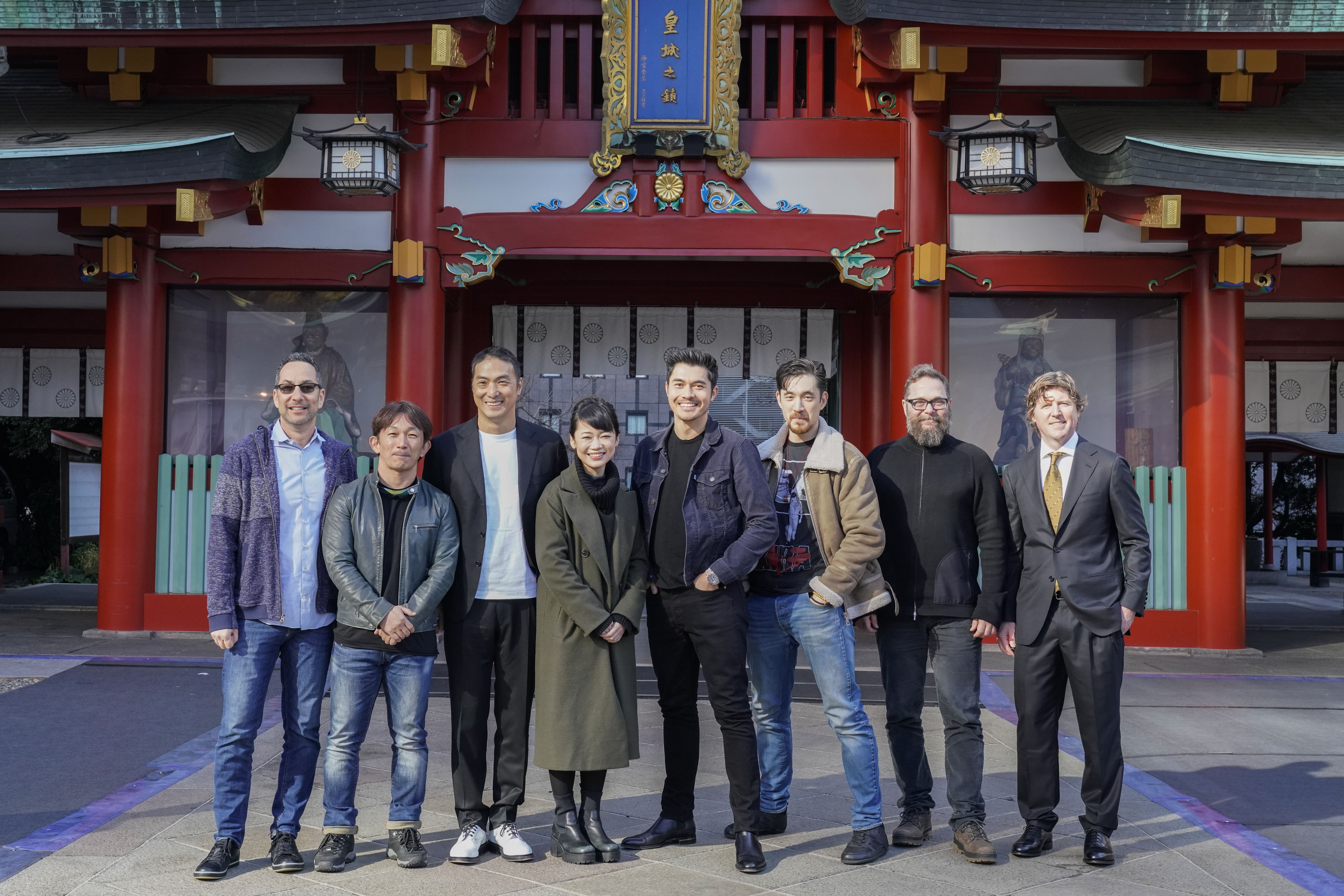 Robert Schwentke, Kenji Tanigaki, Erik Howsam, Haruka Abe, Takehiro Hira, Andrew Koji, Christopher Jue, and Henry Golding in Snake Eyes (2021)