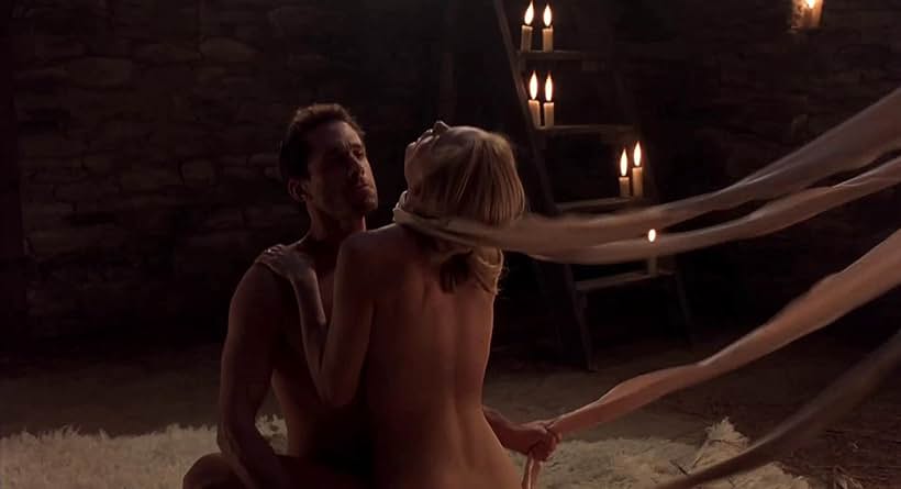 Joseph Fiennes and Heather Graham in Killing Me Softly (2002)