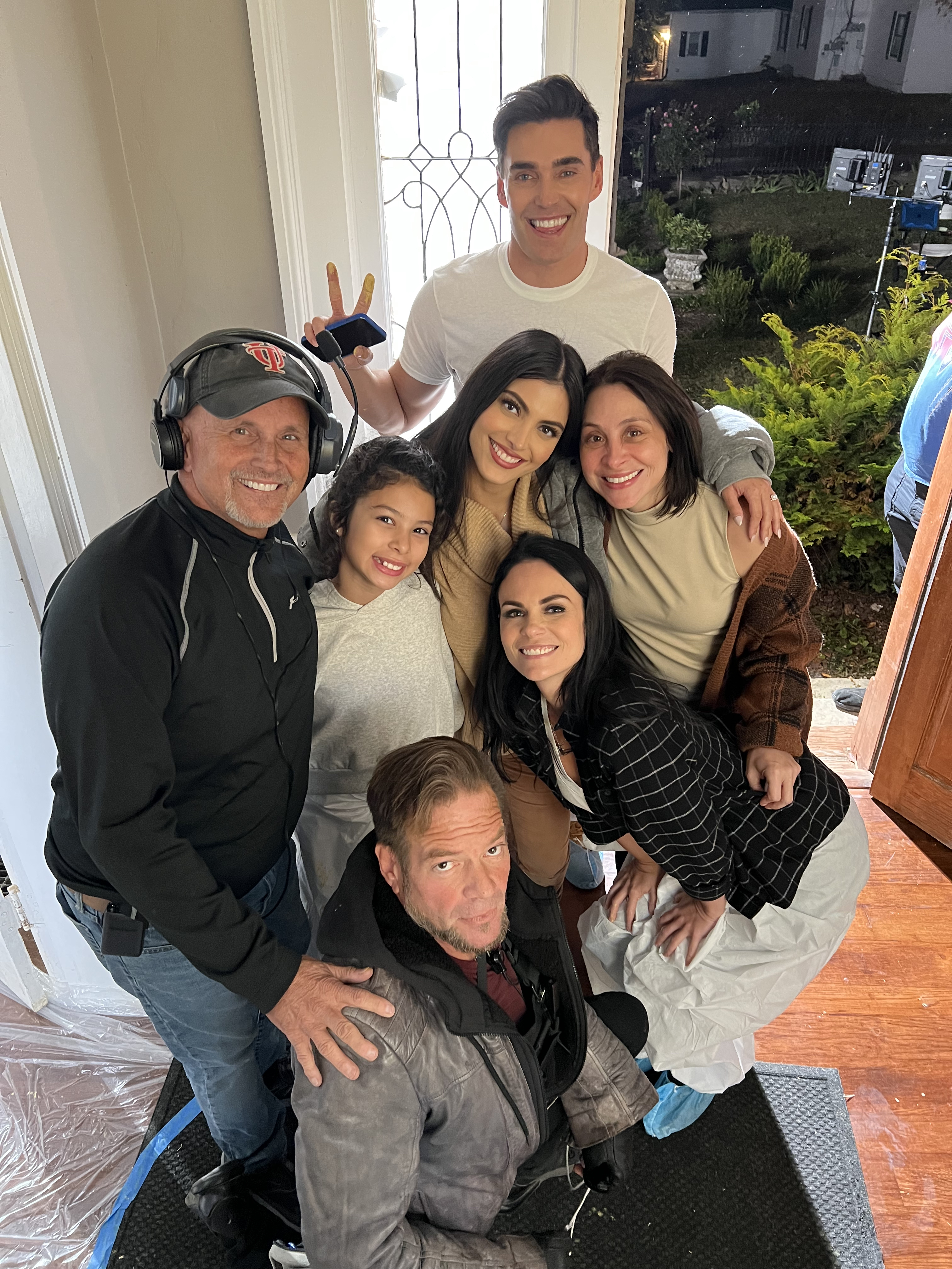 Jeffrey Day, Eva Luna Amador, Valentina Izarra, Nick Hounslow, Laura Carmine, and Marielena Davila in Finding Love in Sisters (2024)