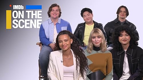 The cast of "That '90s Show" breaks down fashion trends from the '90s and reveal which costumes from the show they would wear today. Debra Jo Rupp also tells us what she kept from her "That '70s Show" days.