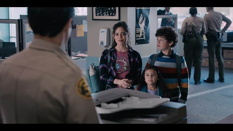 Jenna Ortega, Julian Lerner, and Everly Carganilla in Yes Day (2021)