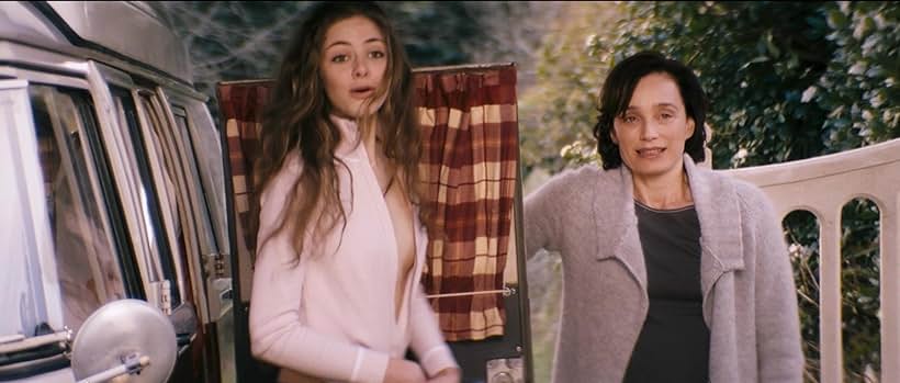 Kristin Scott Thomas and Tamsin Egerton in Keeping Mum (2005)