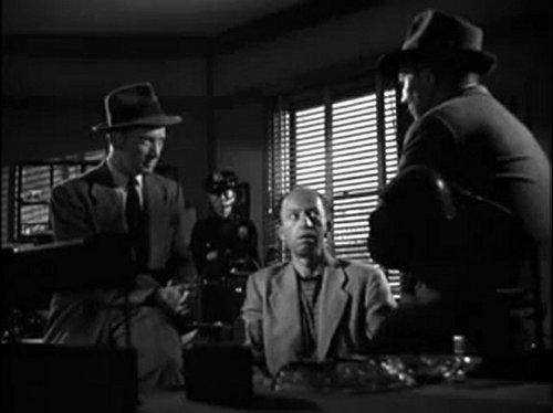 Frank Cady and Kenneth Tobey in He Walked by Night (1948)