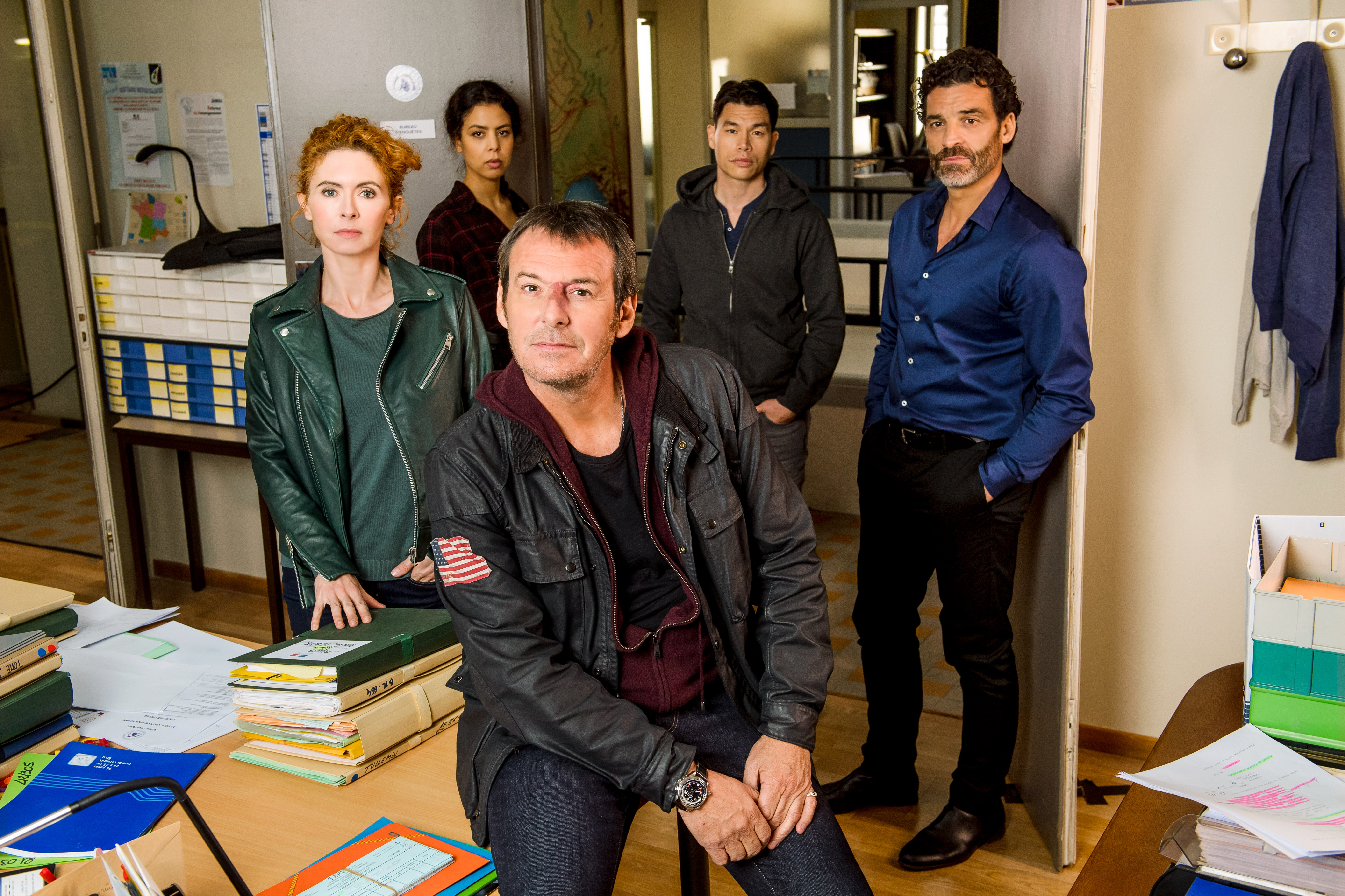 Jean-Luc Reichmann, Mathilde Lebrequier, Linda Bouhenni, Xavier Mathieu, and Mike N'Guyen in Leo Mattei - Special Unit (2013)