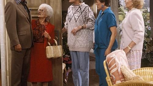 Burt Reynolds, Estelle Getty, Rue McClanahan, Bea Arthur, and Betty White in The Golden Girls (1985)