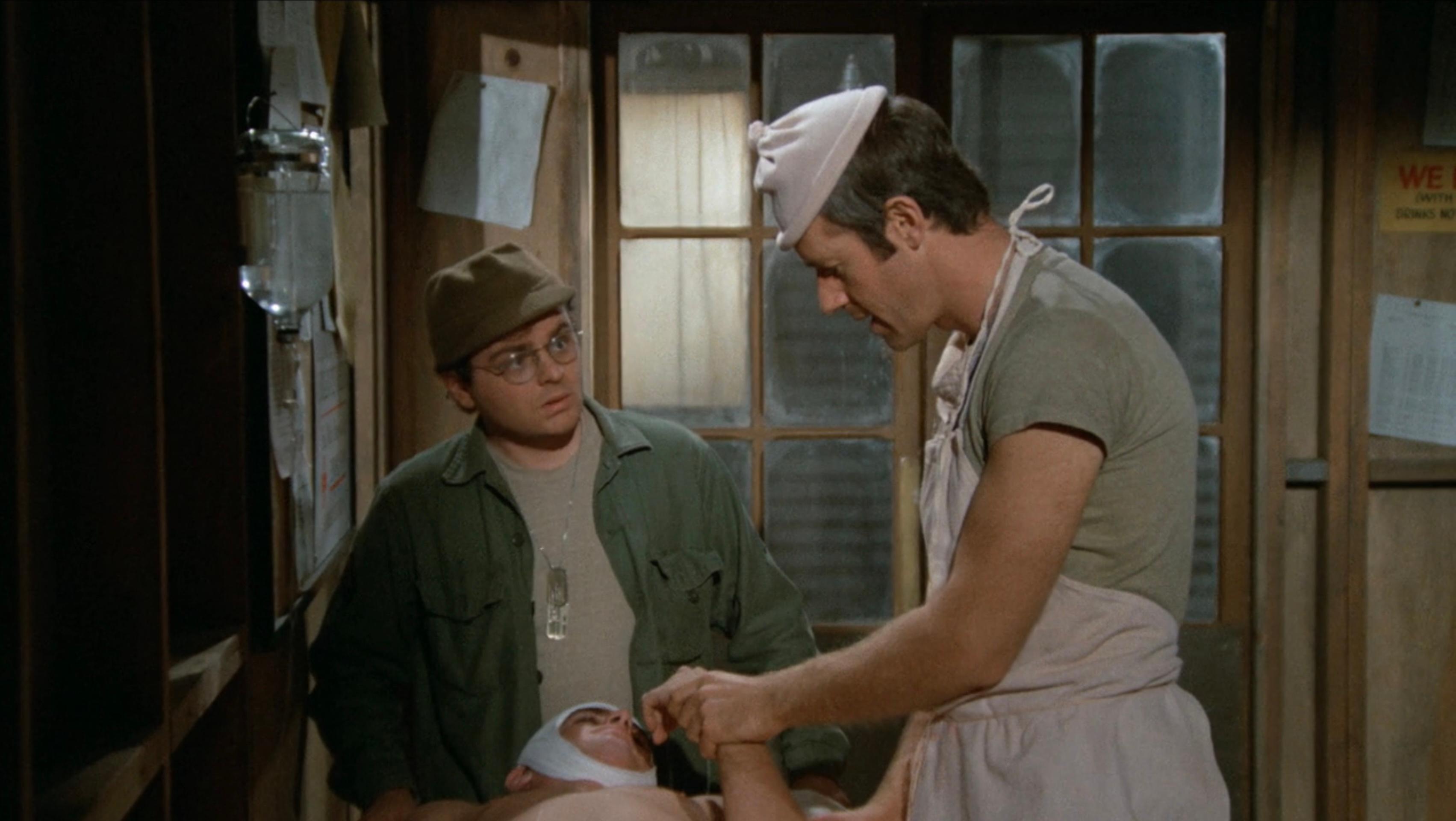 Gary Burghoff, Mike Farrell, and George O'Hanlon Jr. in M*A*S*H (1972)