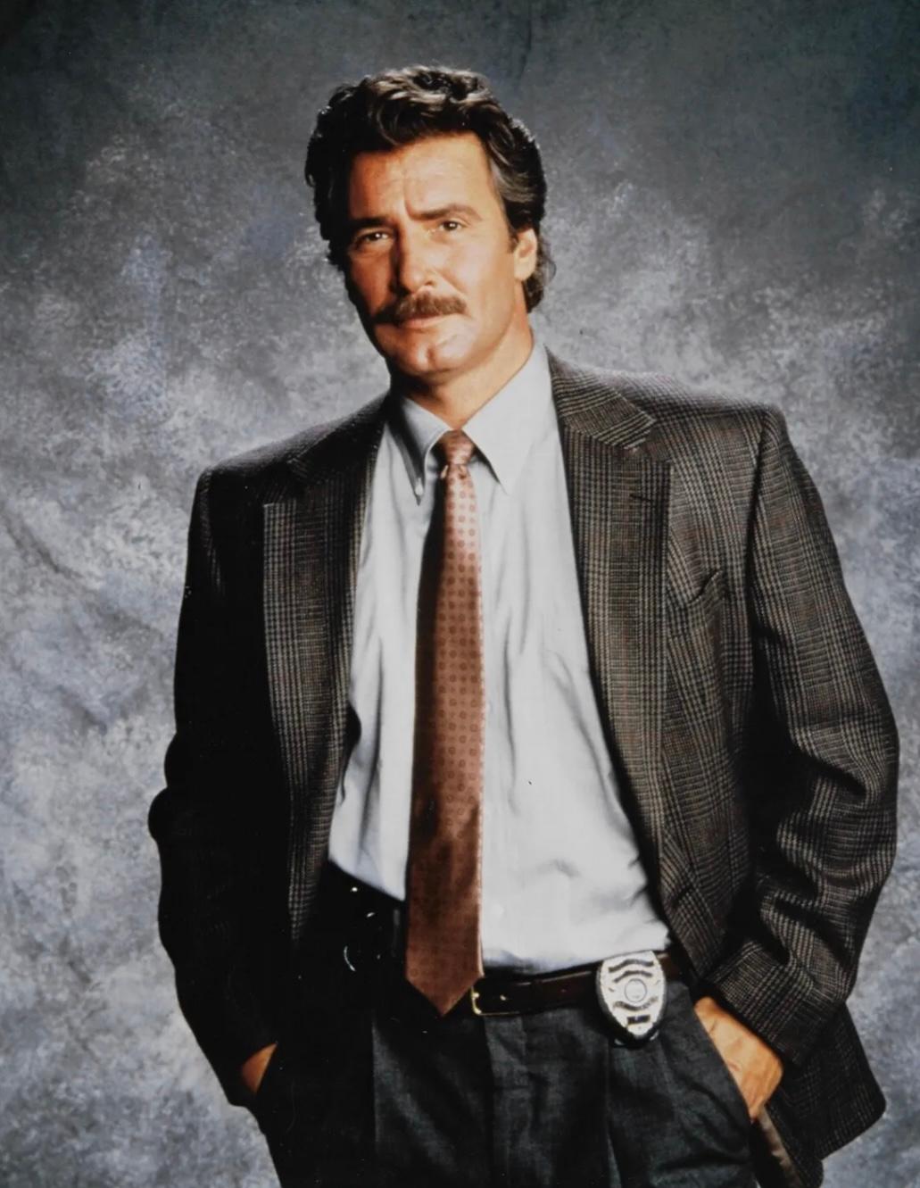 Lee Horsley in Bodies of Evidence (1992)