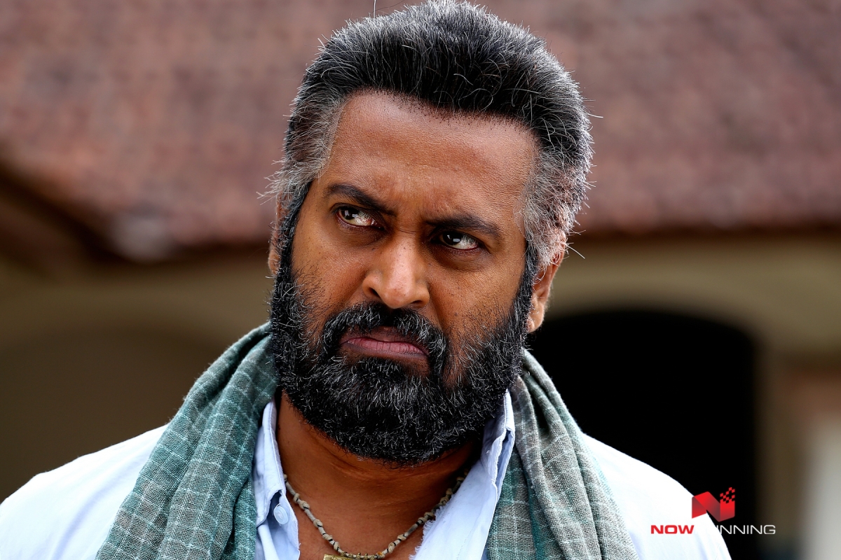 Manoj K. Jayan in Valliyum Thetti Pulliyum Thetti (2016)