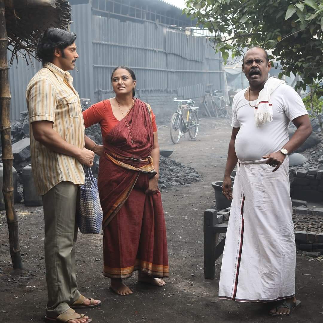 Pasupathy, Arya, and Anupama Kumar in Sarpatta Parambarai (2021)