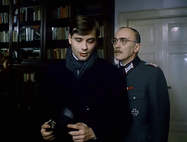 Ladislav Lakomý and Lukás Vaculík in Oznamuje se láskám vasim (1989)