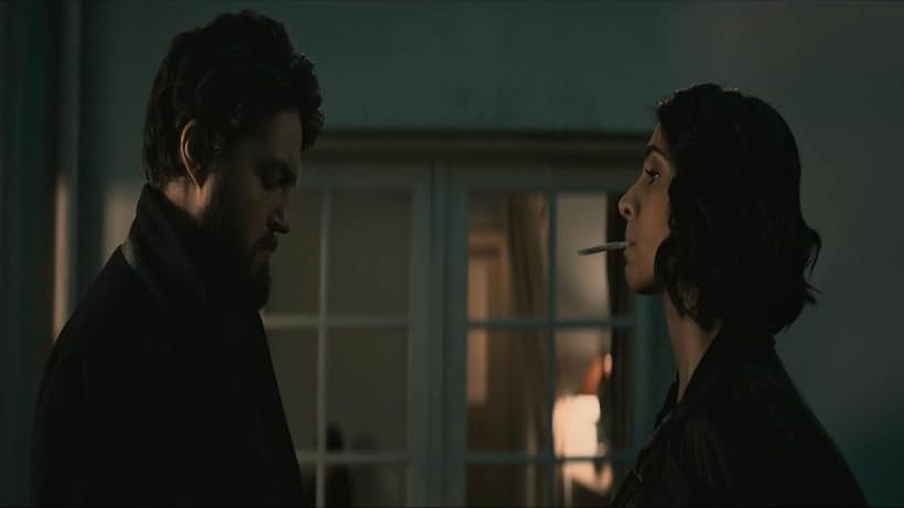 Tom Burke and Anjli Mohindra in The Lazarus Project (2022)