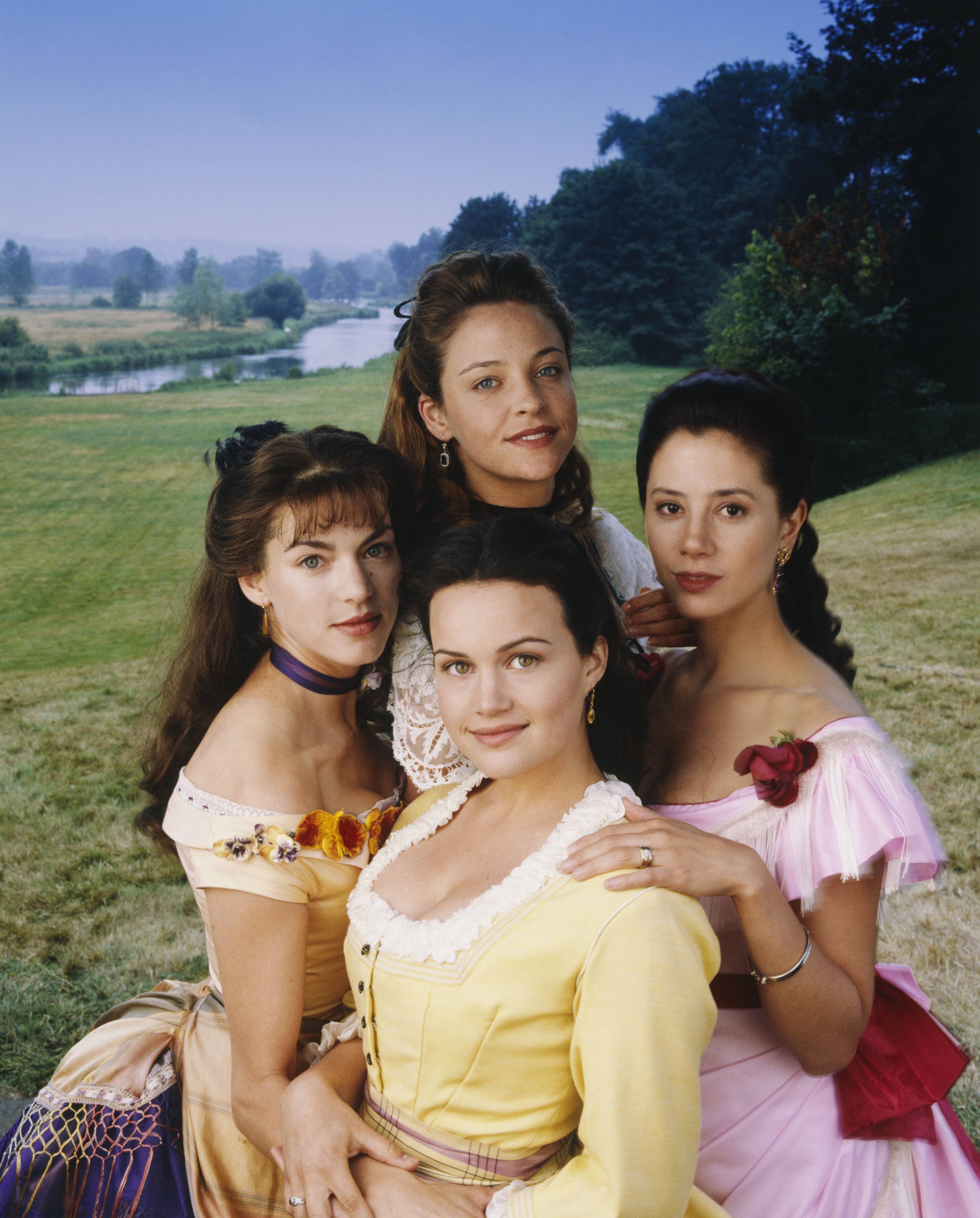 Mira Sorvino, Carla Gugino, Alison Elliott, and Rya Kihlstedt in The Buccaneers (1995)