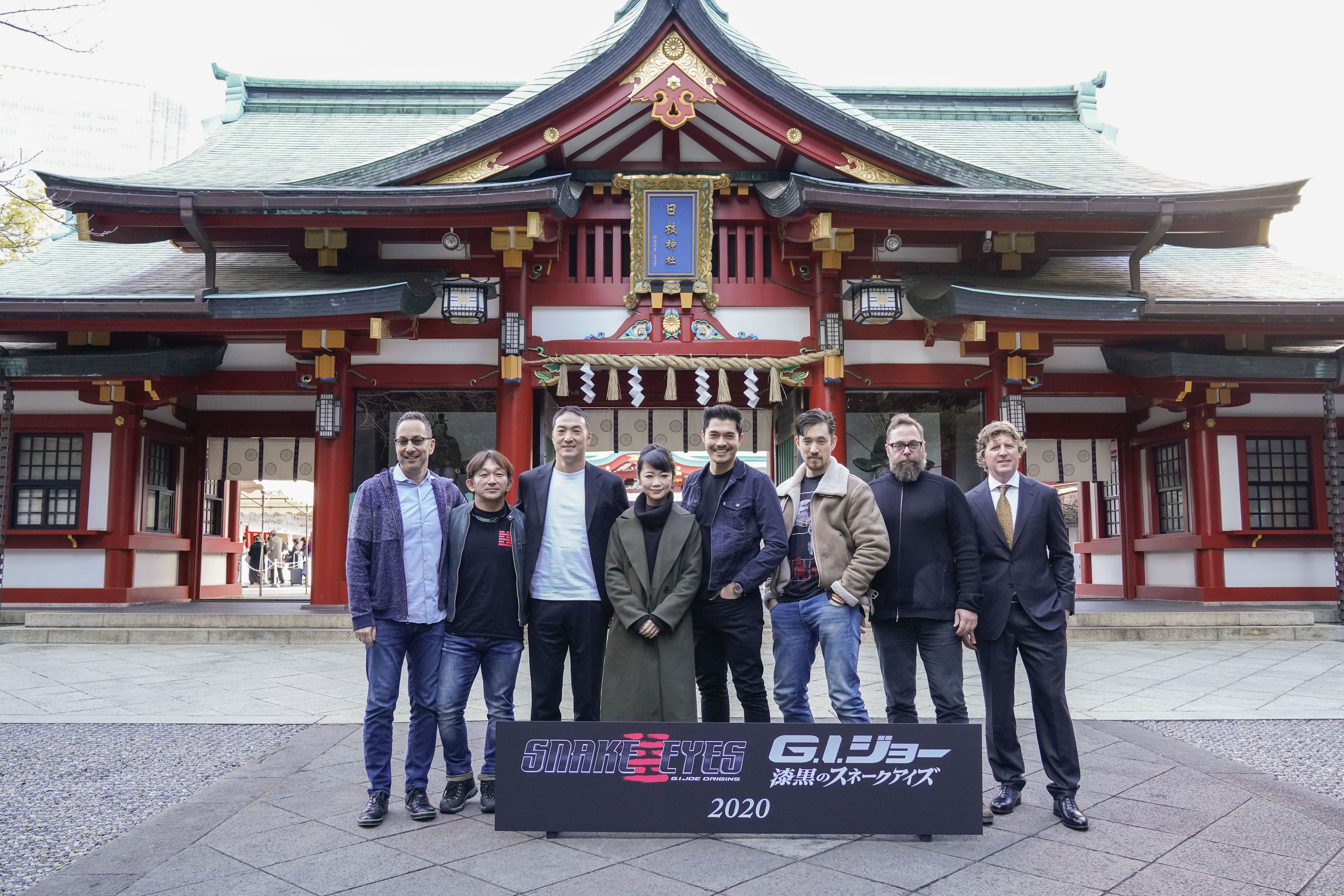 Robert Schwentke, Kenji Tanigaki, Erik Howsam, Haruka Abe, Takehiro Hira, Andrew Koji, Christopher Jue, and Henry Golding in Snake Eyes (2021)