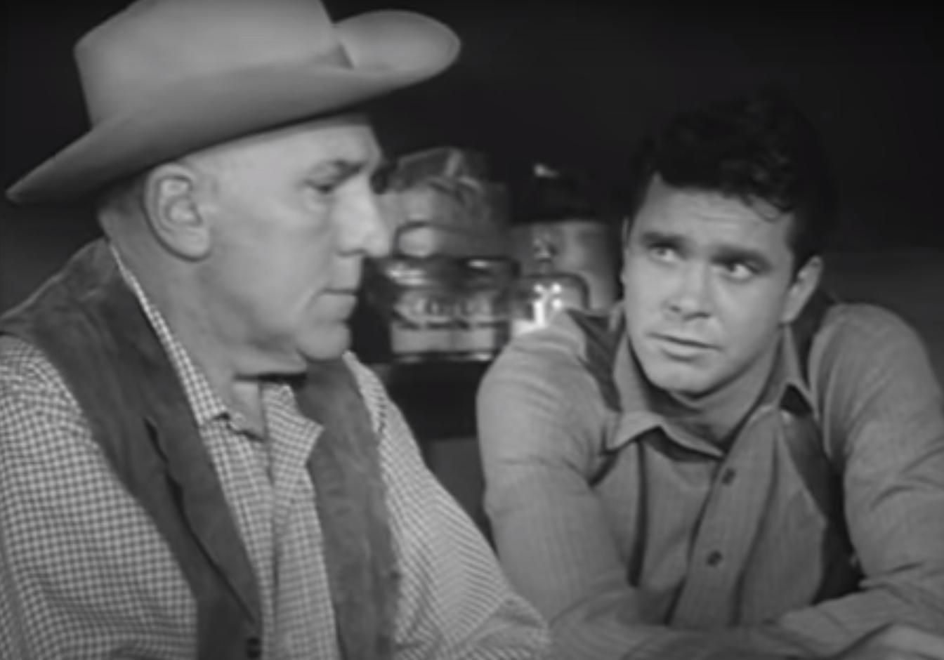 William Bendix and Lang Jeffries in Overland Trail (1960)