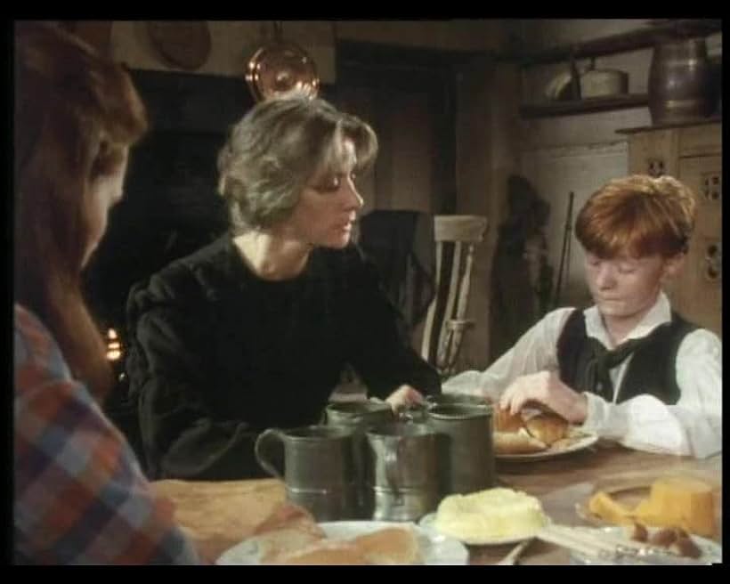 Janet McTeer, Hywel Berry, and Geraldine Somerville in The Black Velvet Gown (1991)