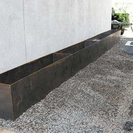 https://www.houzz.com/hznb/photos/custom-outdoor-metal-planters-modern-houston-phvw-vp~57163747