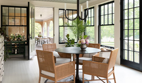 Porch of the Week: Relaxed Indoor-Outdoor Living in New England