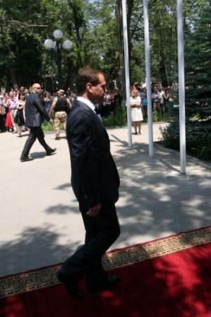 File:Dmitry Medvedev in South Ossetia cominf-5.JPG