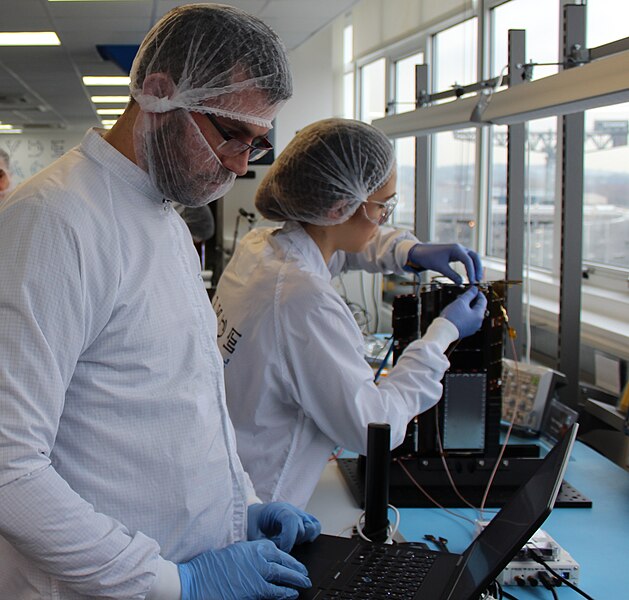 File:Engineers in the cleanroom.jpg