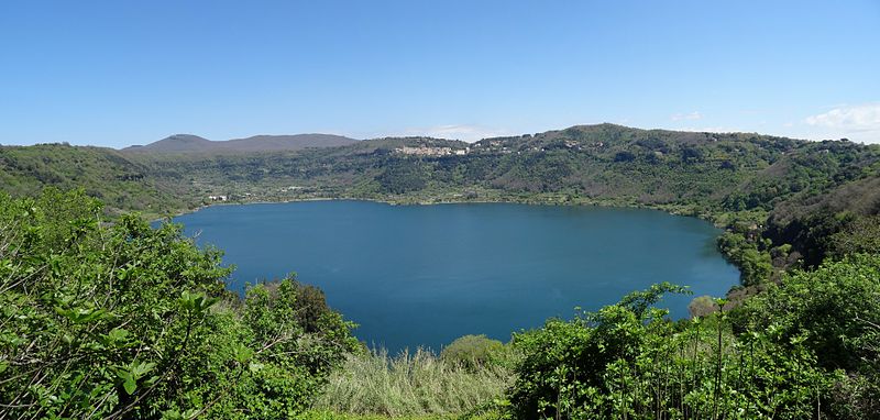 File:Panoramica del Lago di Nemi.jpg