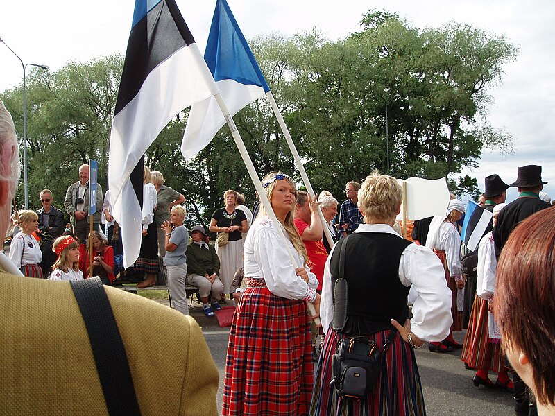 File:Estonian girl with the flag 4 July 2009 Tallinn.jpg