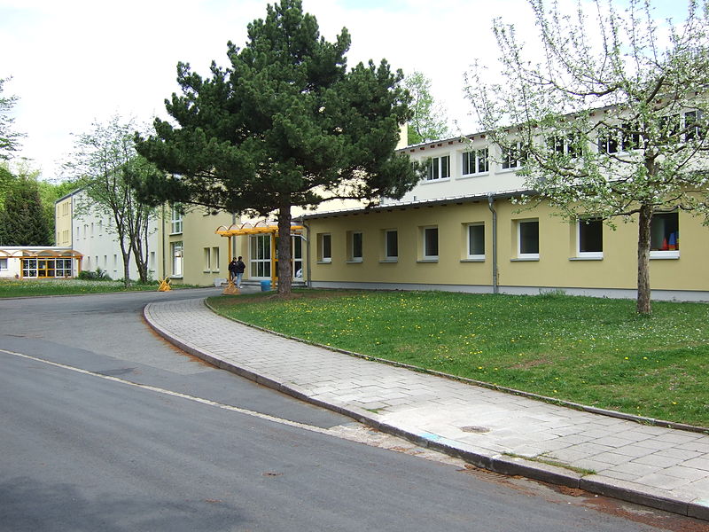 File:Schule Herzoghöhe Bayreuth.JPG