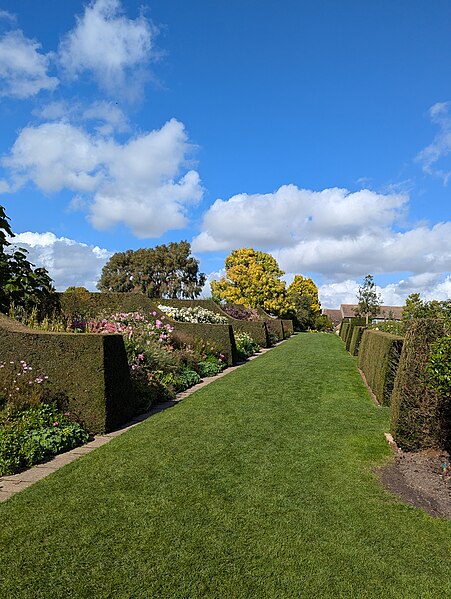 File:RHS Garden, Hyde Hall.jpg