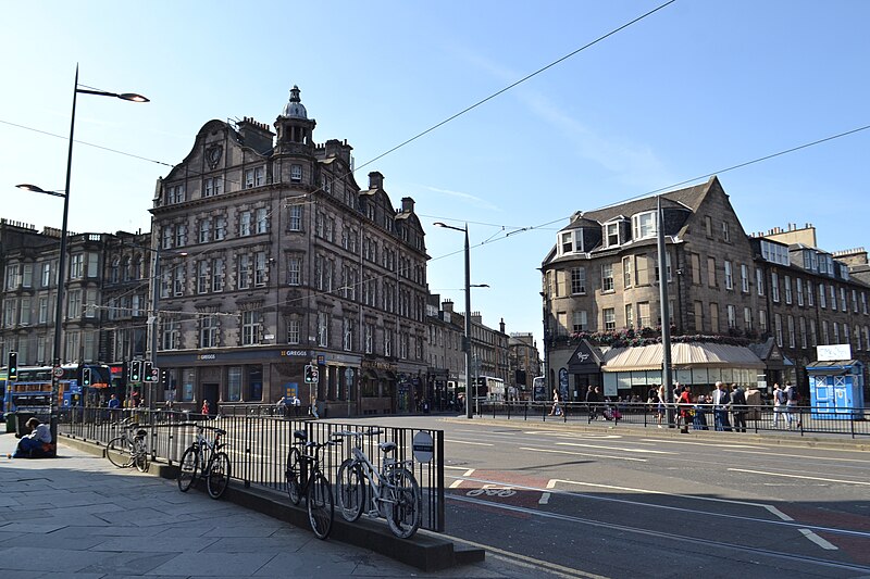 File:Easter Sunday in Edinburgh (46745271125).jpg