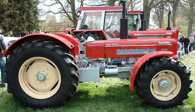 File:Schlüter Super 1250 V in Ellringen 2011.jpg