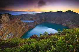 the lake that changes color