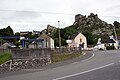 La Roche-Maurice : le château et la gare (ligne de chemin de fer Paris-Brest)