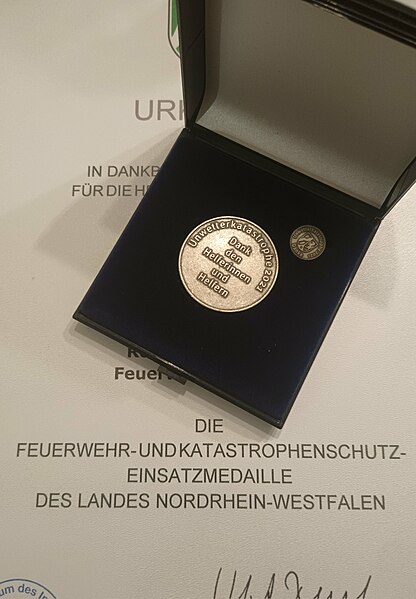 File:Feuerwehr- und Katastrophenschutz Einsatzmedaille NRW 2021.jpg