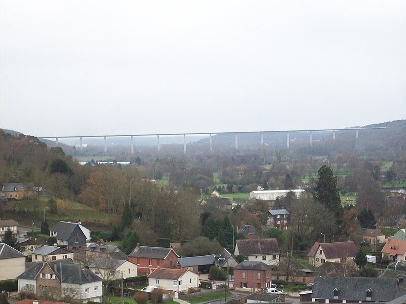 File:Vue de Brionne.JPG