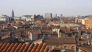 Toits de Toulouse depuis la rue Boulbonne