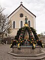 Osterbrunnen am Marktplatz vor der Kirche St.Martin