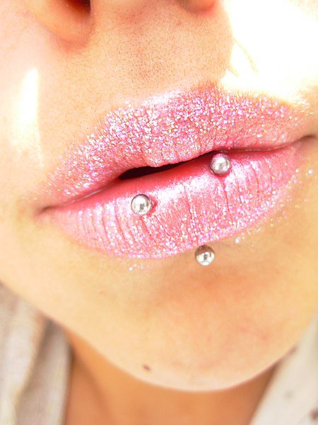 File:Sparkly lips.jpg