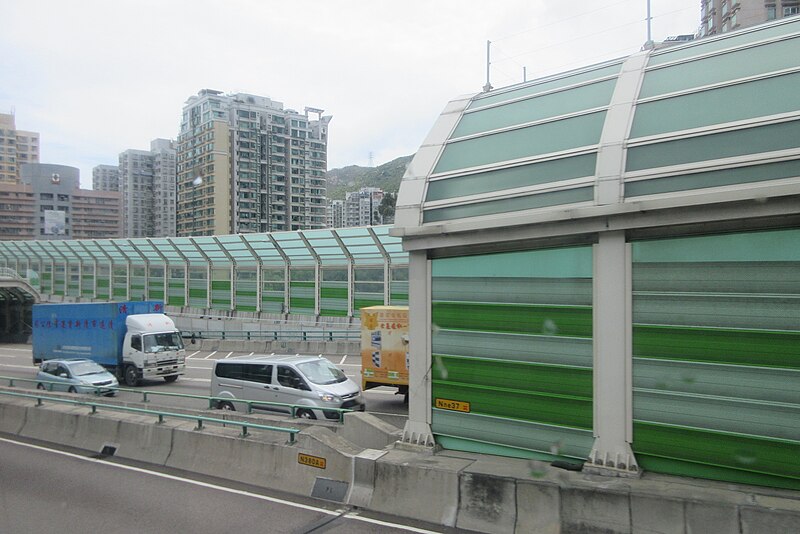 File:HK 九巴 KMBus 960X tour view 屯門公路 Tuen Mun Road June 2017 IX1 (18) Noise barriers.jpg