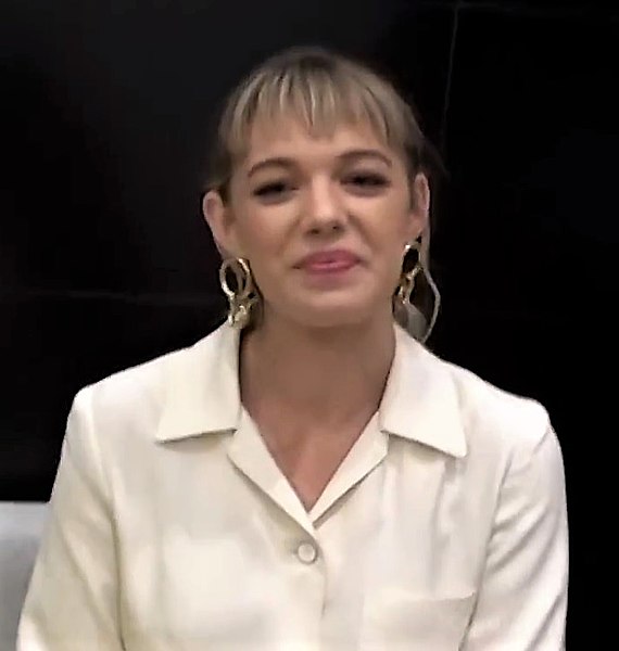 File:Sadie Calvano on Dulce Osuna.jpg