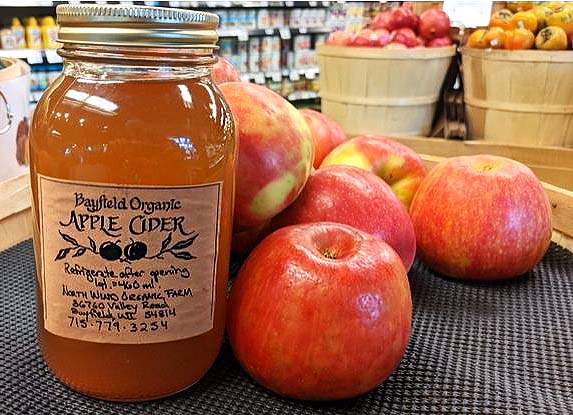 Cider in a jar with apples next to it