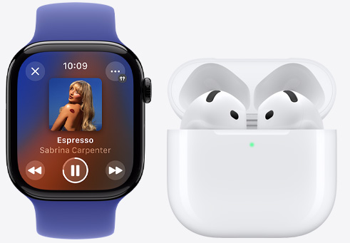 Die Apple Watch Series 10 spielt neben den AirPods 4 einen Song ab.