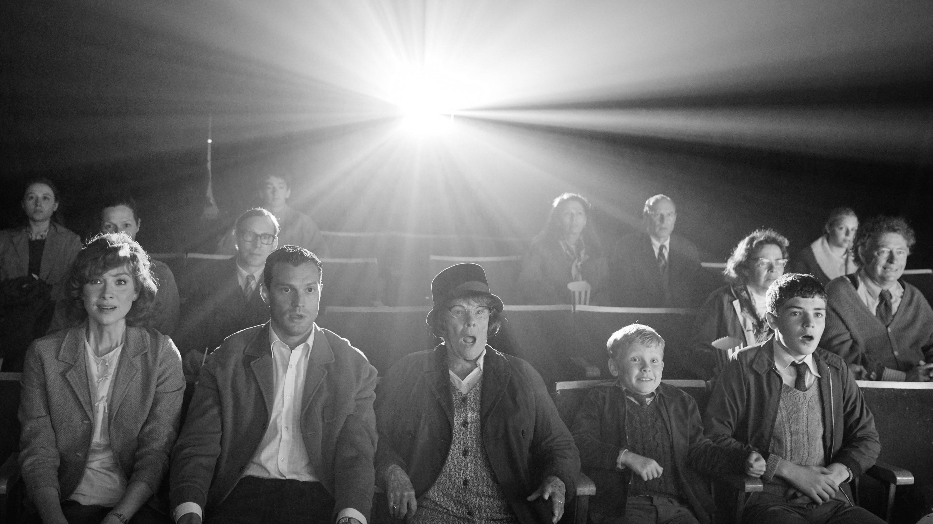 (L to R) Caitriona Balfe as "Ma", Jamie Dornan as "Pa", Judi Dench as "Granny", Jude Hill as "Buddy", and Lewis McAskie as "Will" in director Kenneth Branagh's BELFAST, a Focus Features release. Credit : Rob Youngson / Focus Features