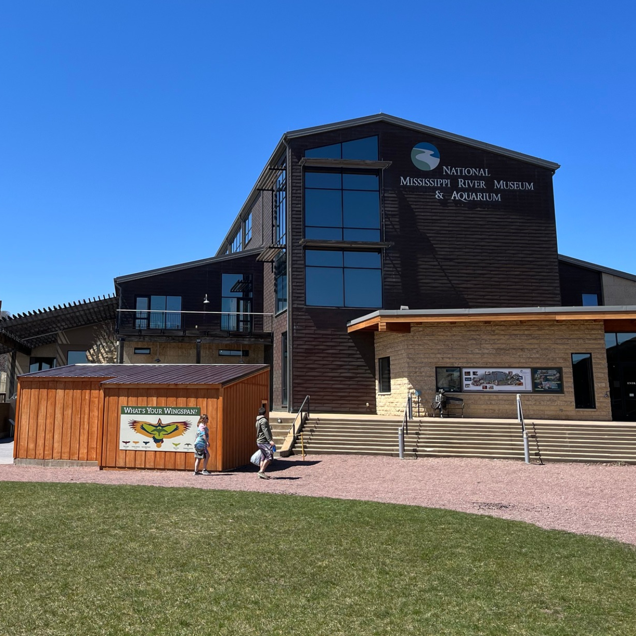  photo of the outside of the National Mississippi River Museum & Aquarium.