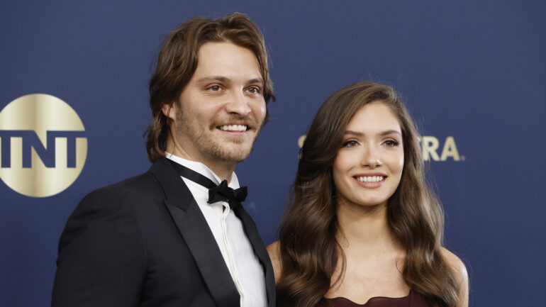 SANTA MONICA, CALIFORNIA - FEBRUARY 27: (L-R) Luke Grimes and Bianca Rodrigues attend the 28th Annual Screen Actors Guild Awards at Barker Hangar on February 27, 2022 in Santa Monica, California.